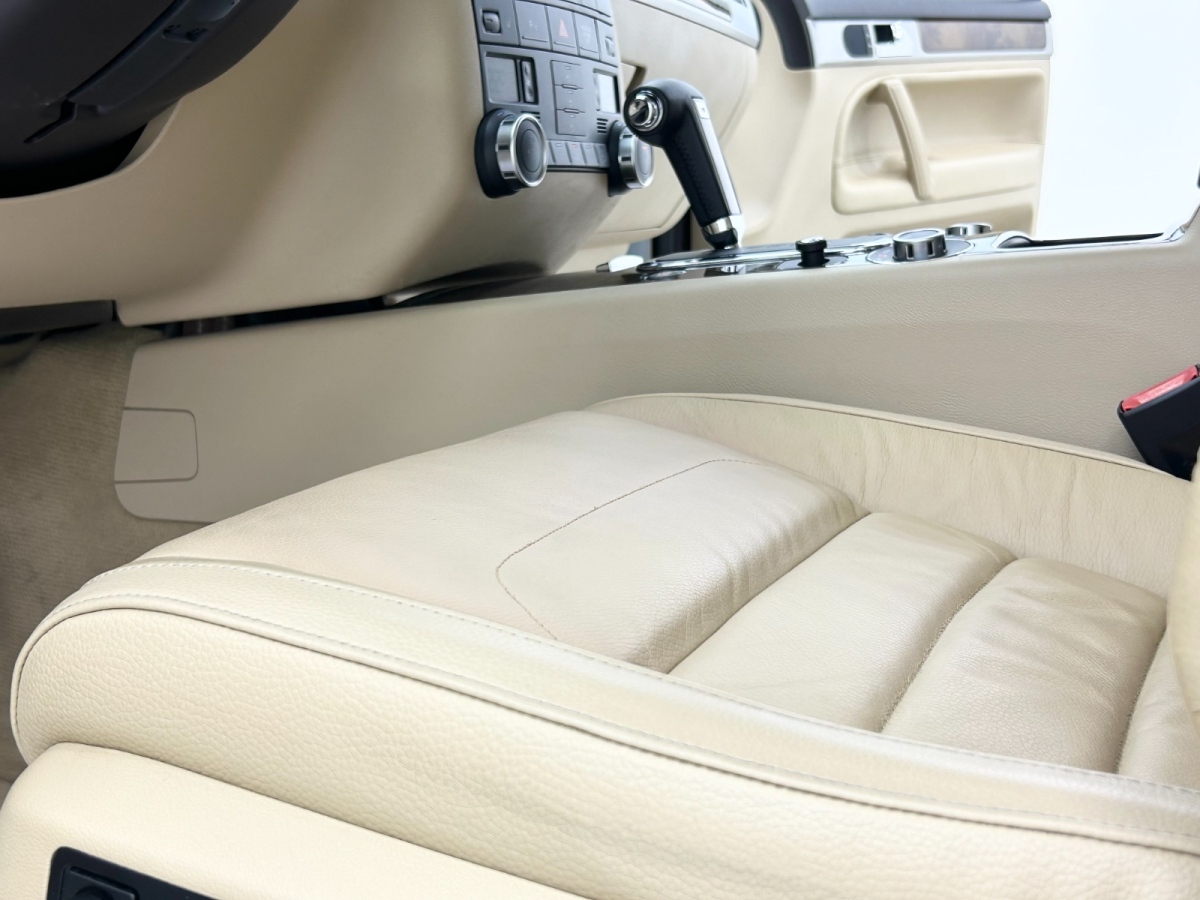 Volkswagen Touareg 2010 car image #18