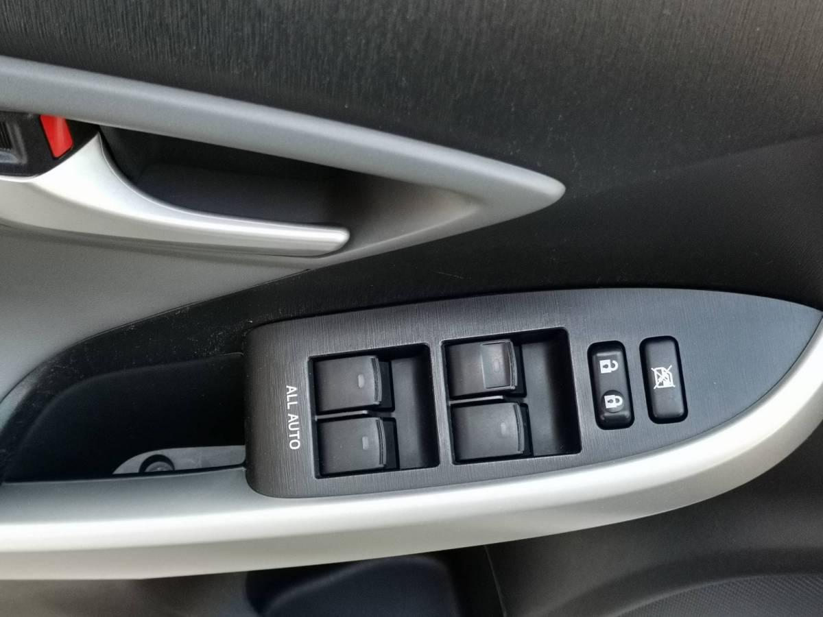 Toyota Prius 2015 car image #18