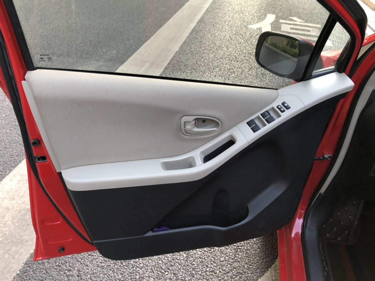 Toyota Yaris 2013 imagem de carro #18