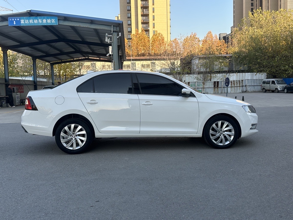 Skoda Rapid 2018 car image #18