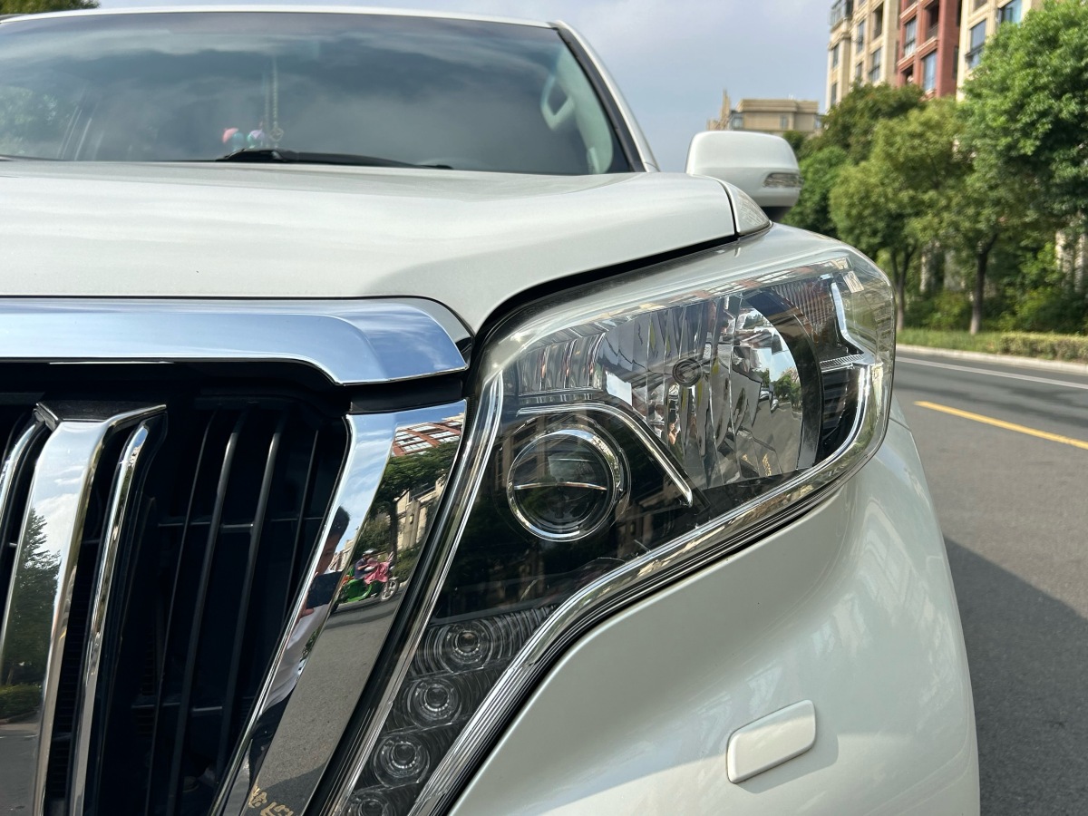 Toyota Land Cruiser Prado 2017 car image #18