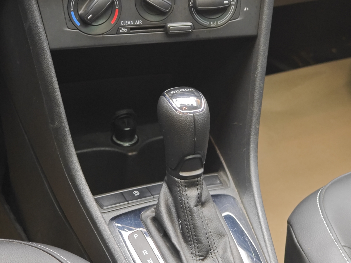 Skoda Rapid Spaceback 2019 car image #18