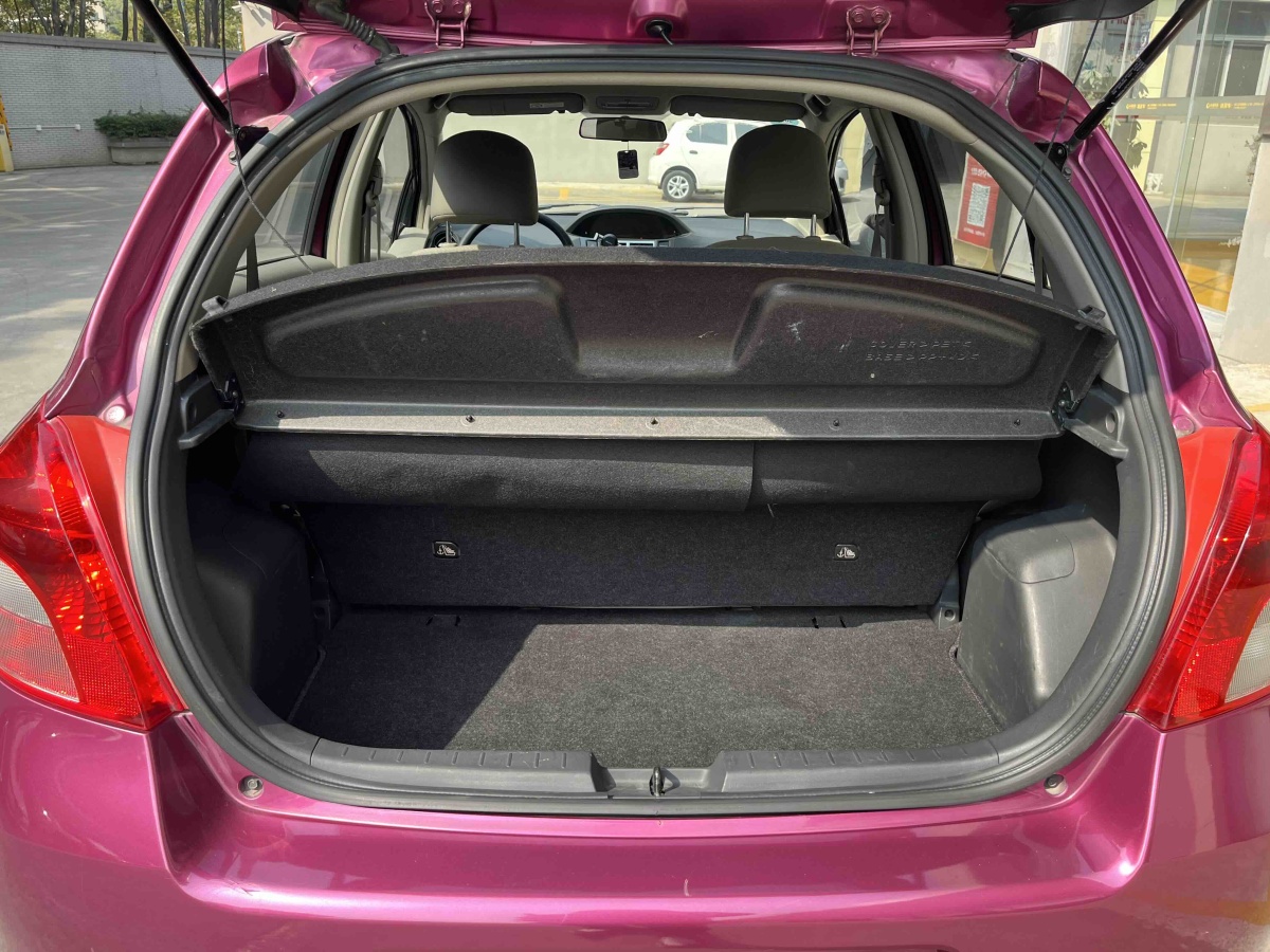 Toyota Yaris 2010 imagem de carro #18