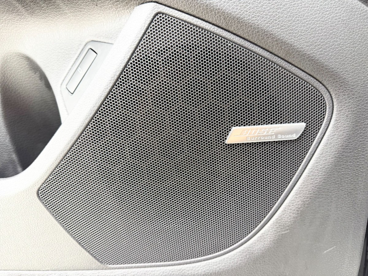 Audi Q7 2010 car image #18