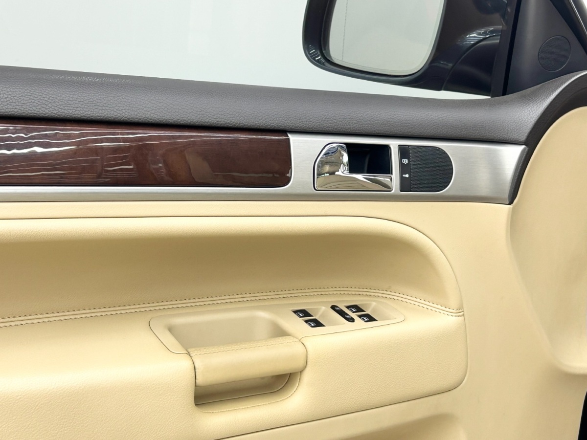 Volkswagen Touareg 2009 car image #18