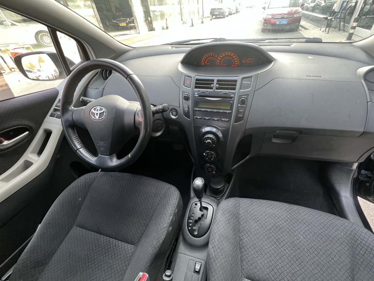 Toyota Yaris 2009 car image #18