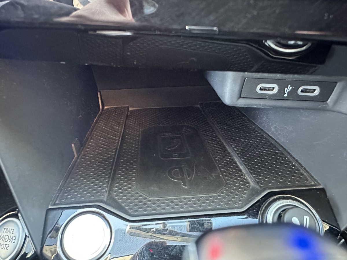 Volkswagen T-Roc 2021 car image #18