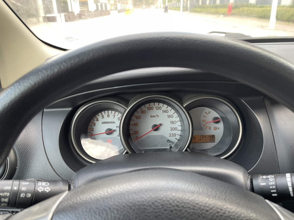 日产 骊威 2013 汽车图片 #18