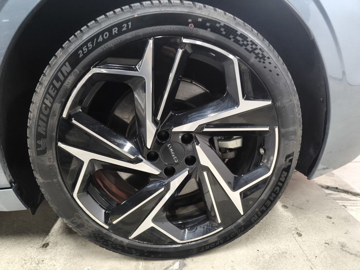 Lynk & Co Z10 2025 car image #18