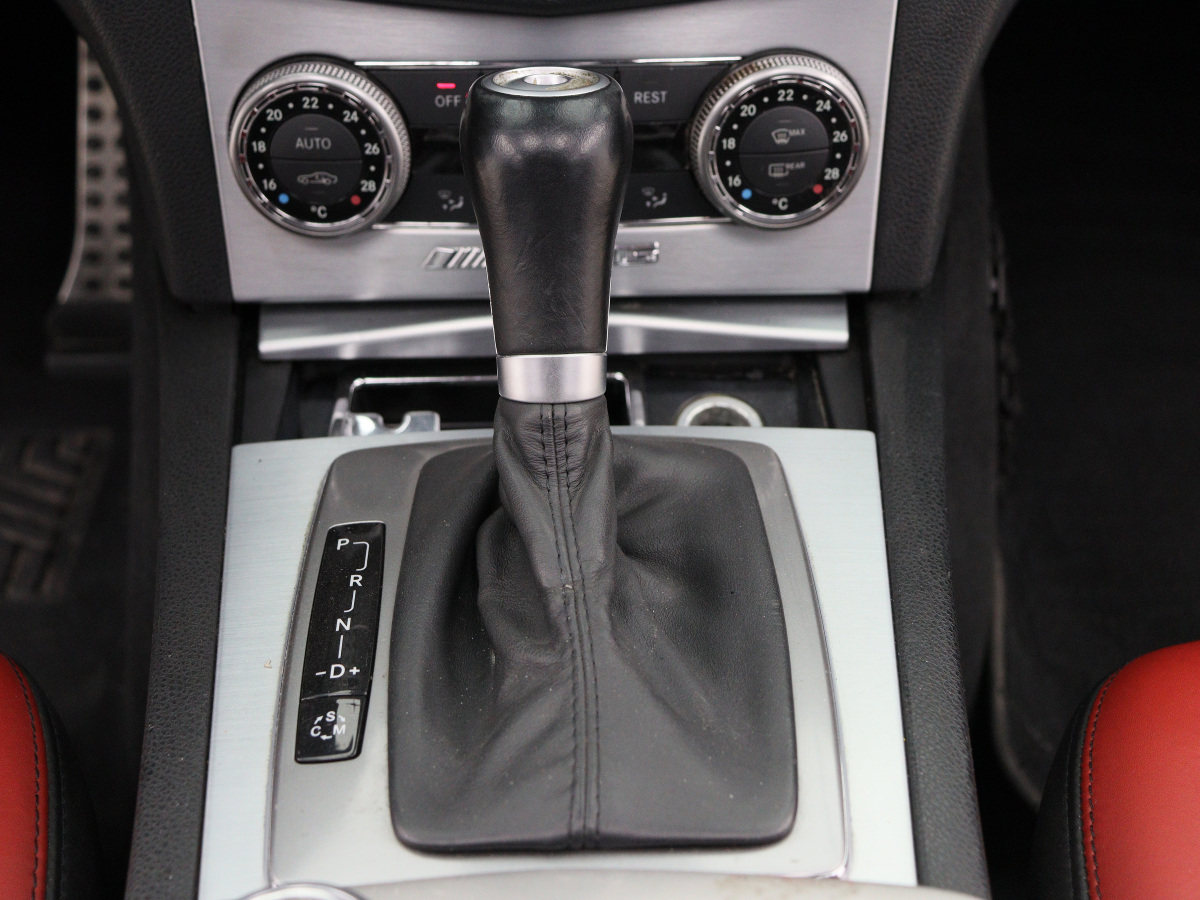 Mercedes-Benz C AMG 2010 image de voiture #18