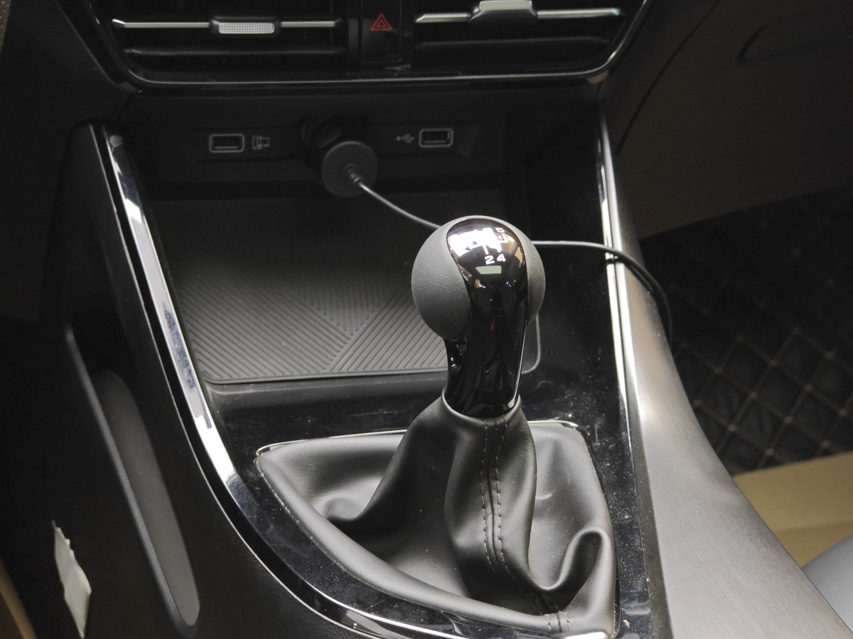 Roewe i5 2023 #18 Roewe i5 2023 car image #18