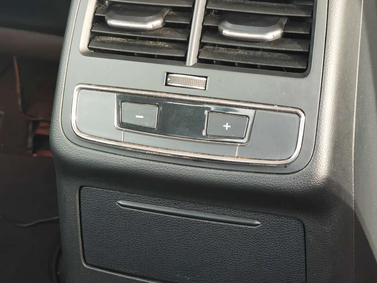 Audi A4L 2018 car image #18