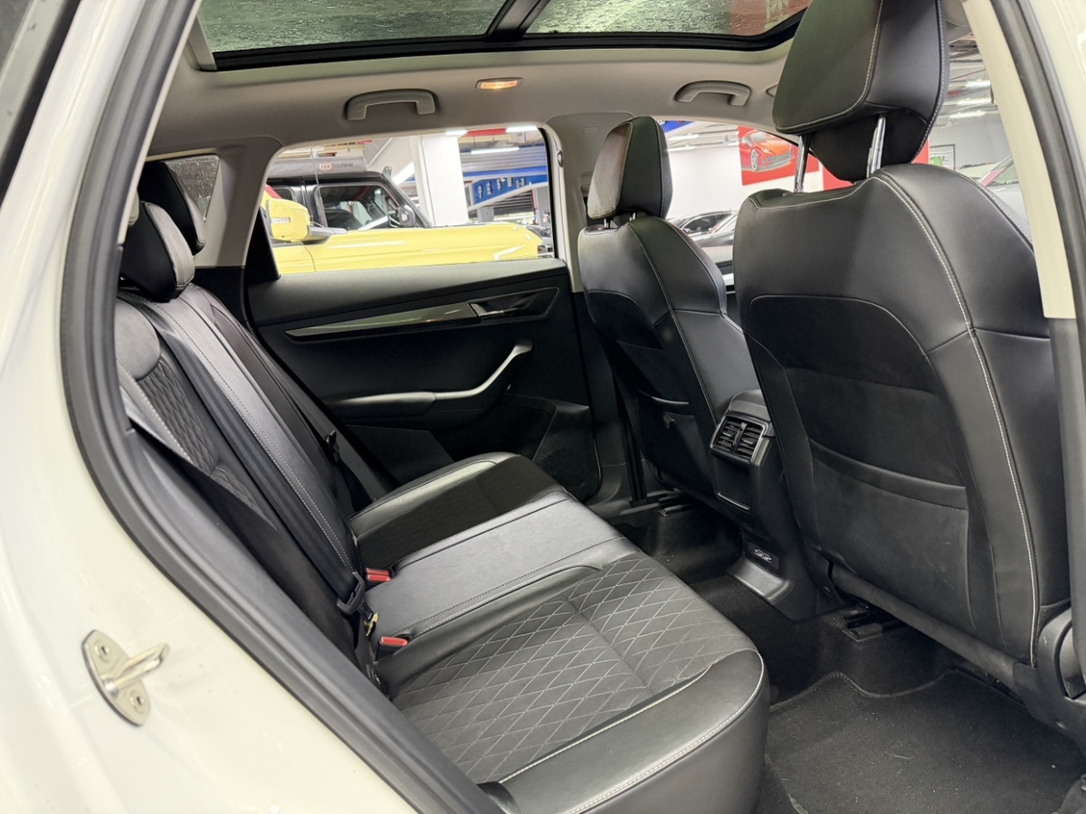 Skoda Karoq 2019 изображение автомобиля #18