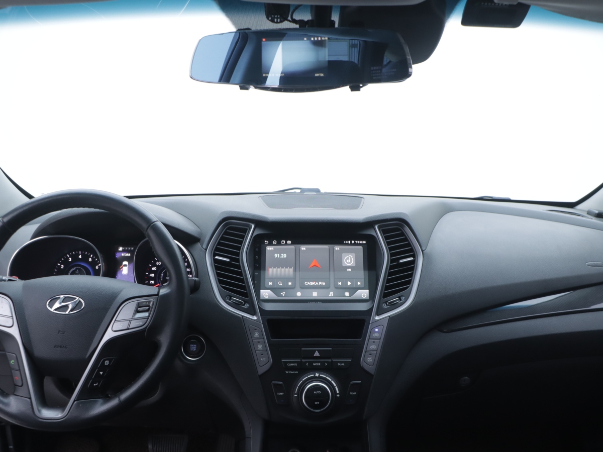 Hyundai Santa Fe 2013 car image #18