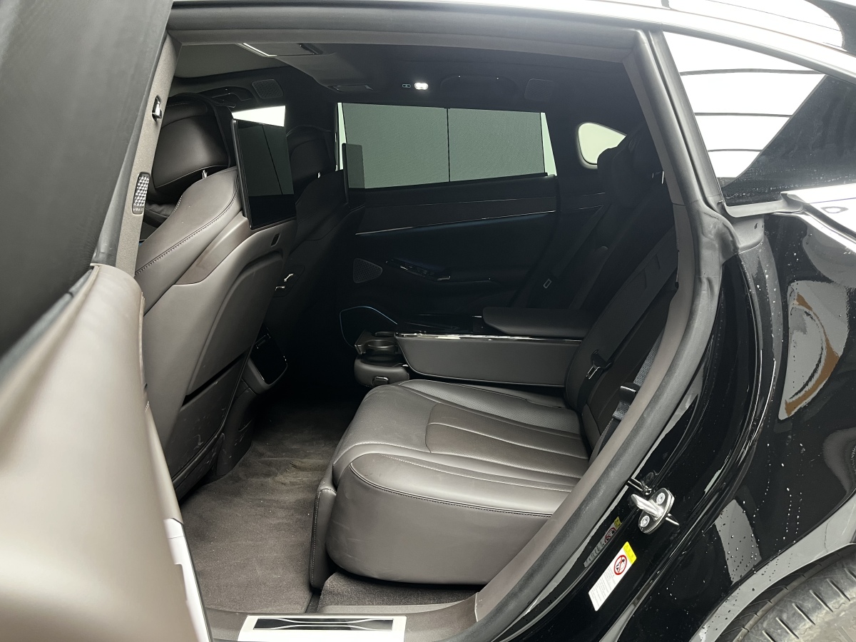 Denza Z9 2024 car image #18