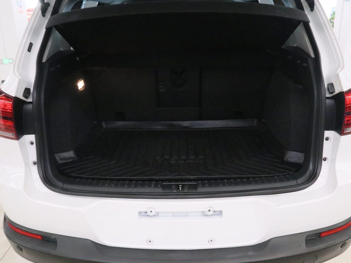 Volkswagen Tiguan 2018 immagine di auto #18