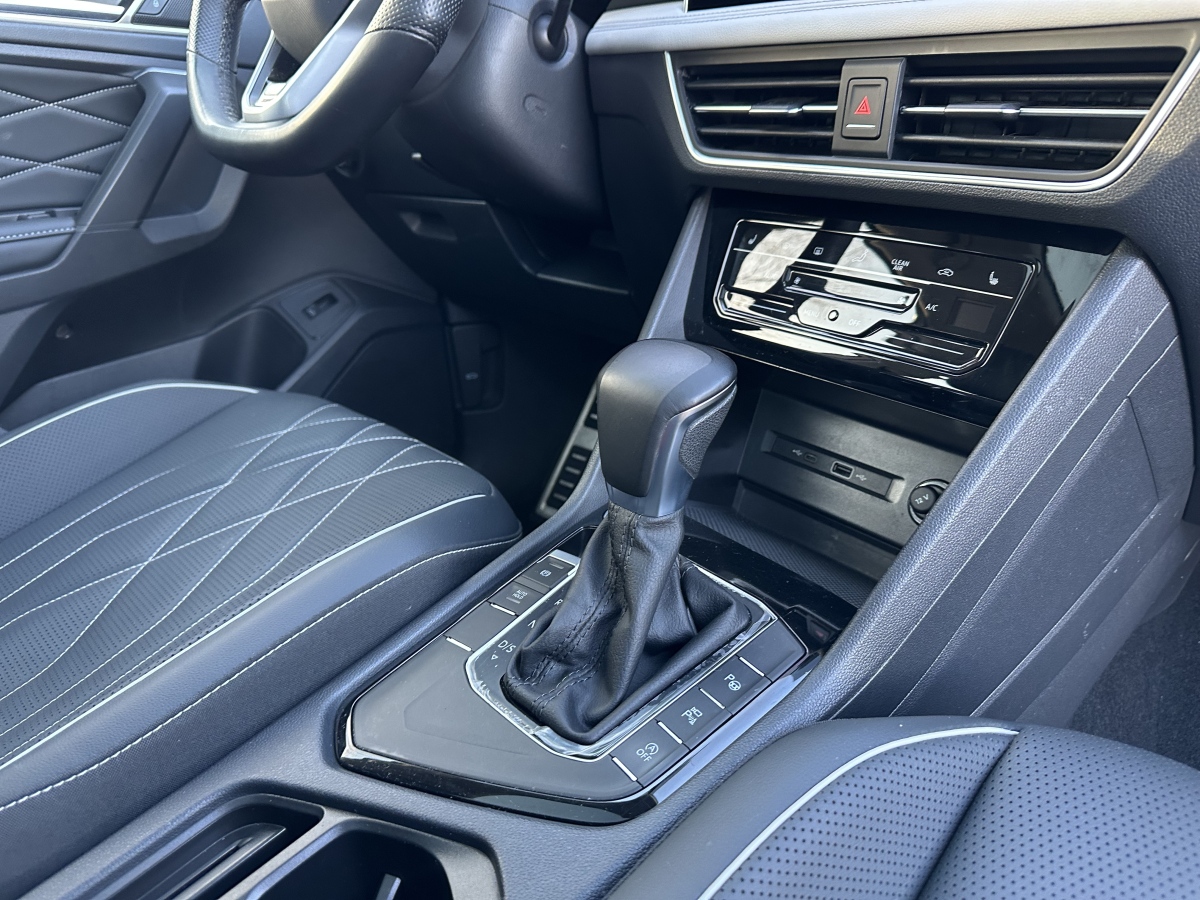 Volkswagen Tiguan L 2021 car image #18