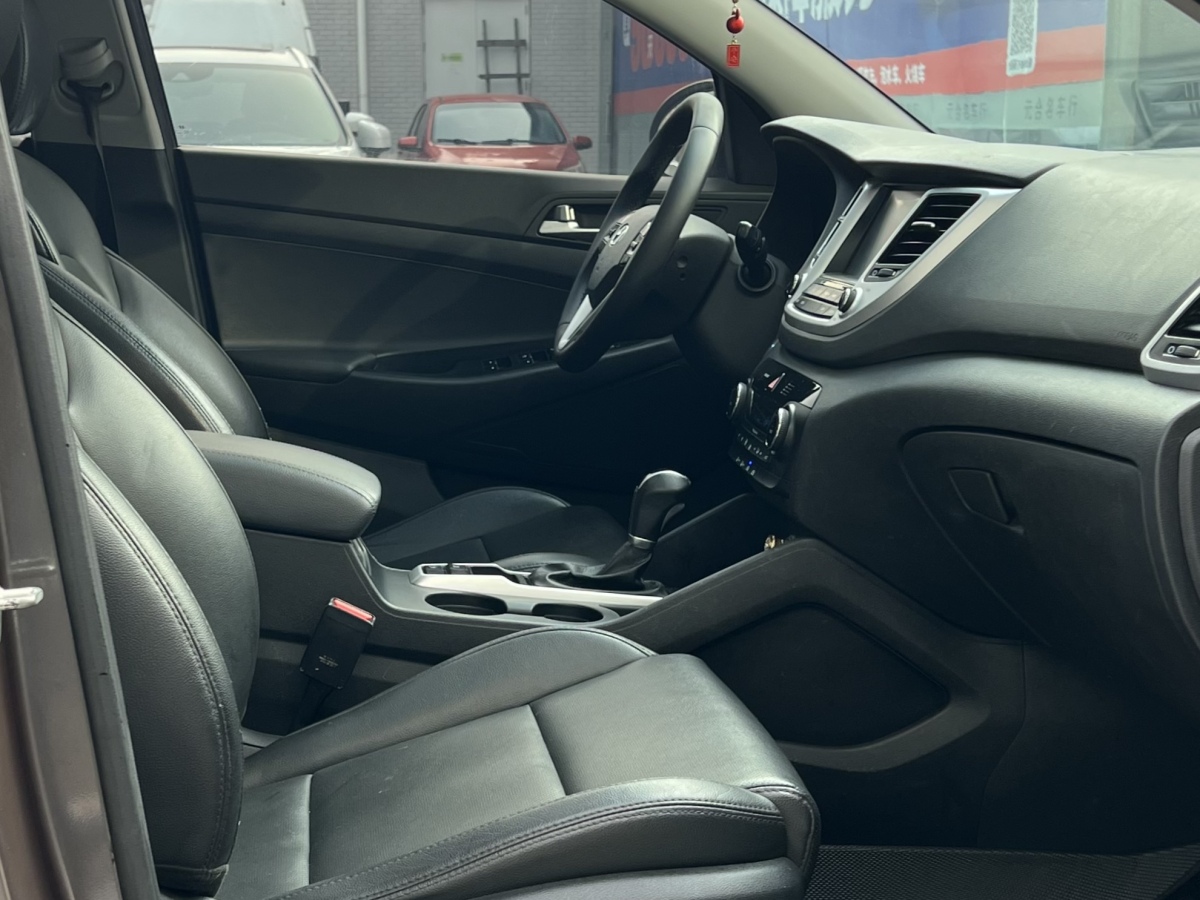 Hyundai Tucson 2017 immagine di auto #18