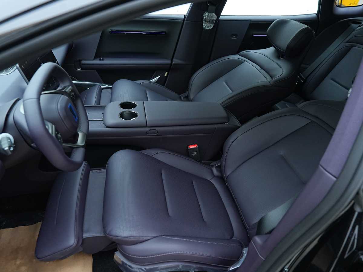 Avatr 06 2025 car image #18