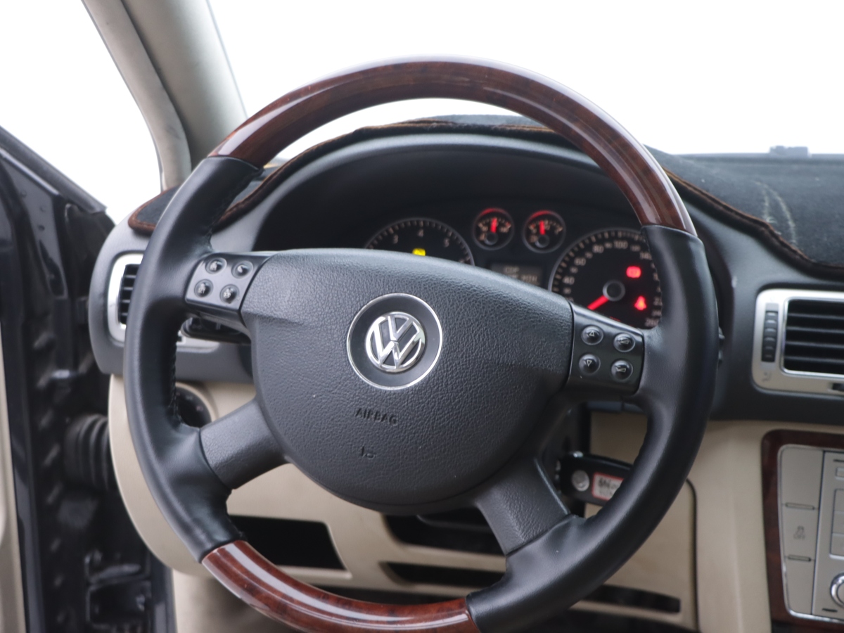 Volkswagen Passat Lingyu 2011 car image #18