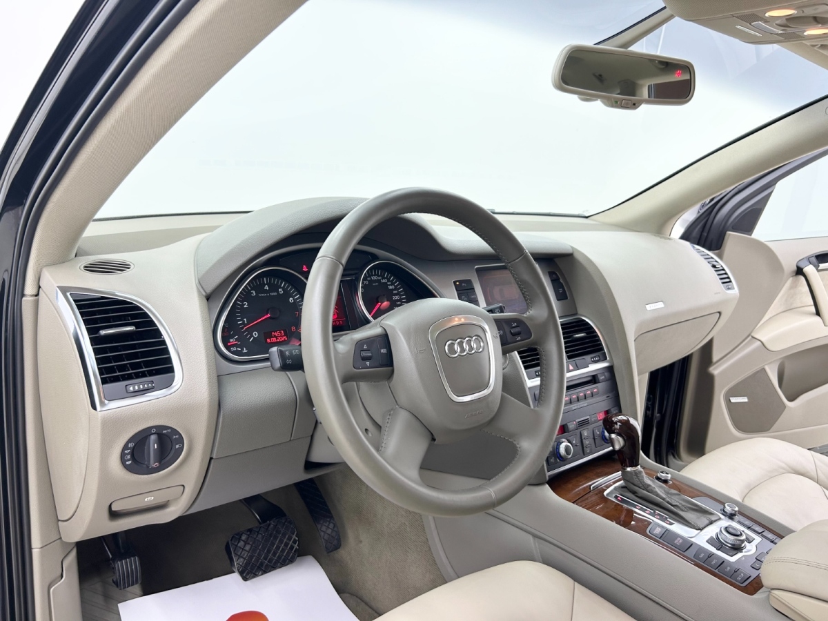 Audi Q7 2013 car image #18