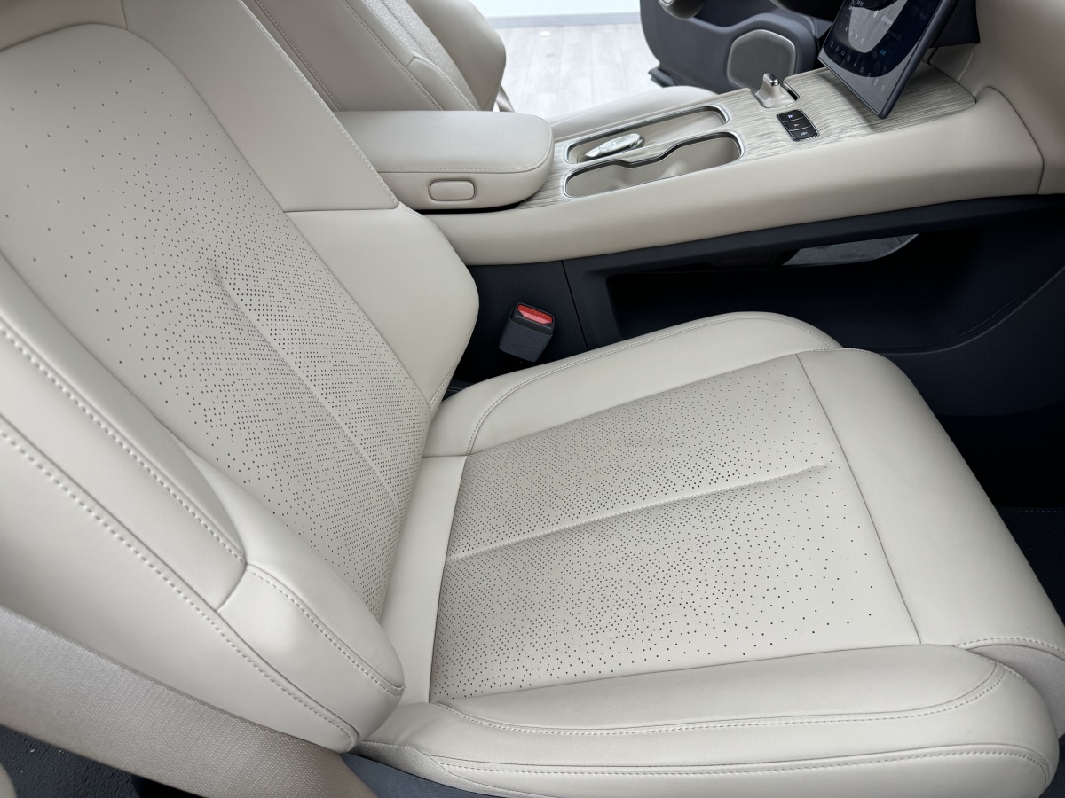 NIO ET7 2024 car image #18