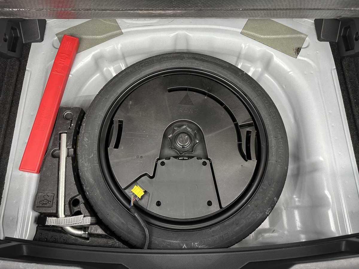 Volkswagen T-Roc 2023 car image #18