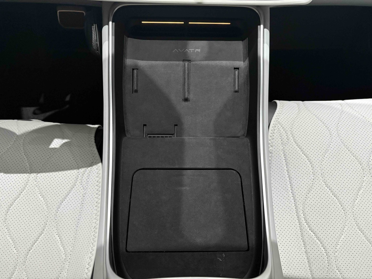 Avatr 11 2023 car image #18