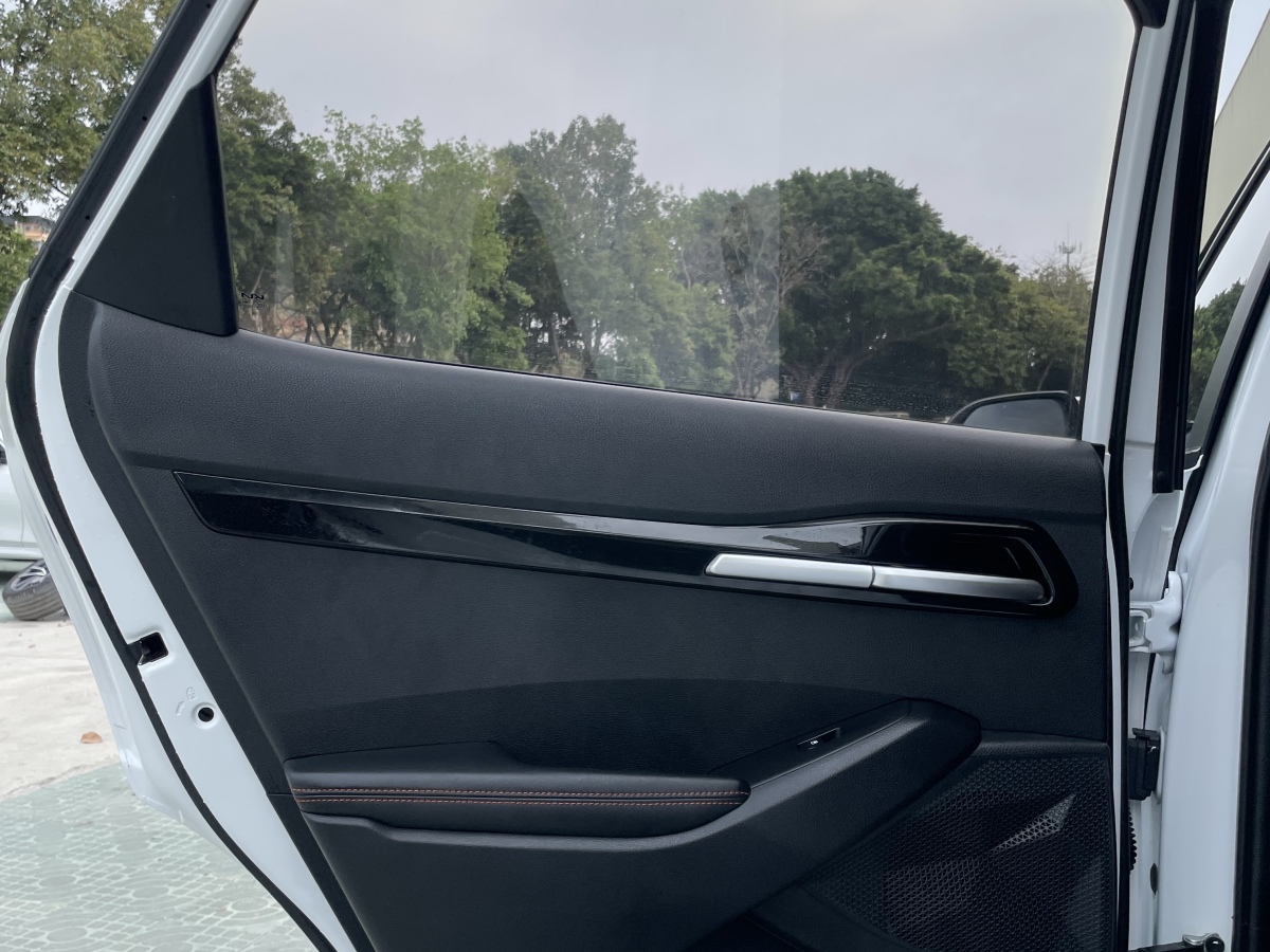 Kia Seltos 2023 imagen de coche #18