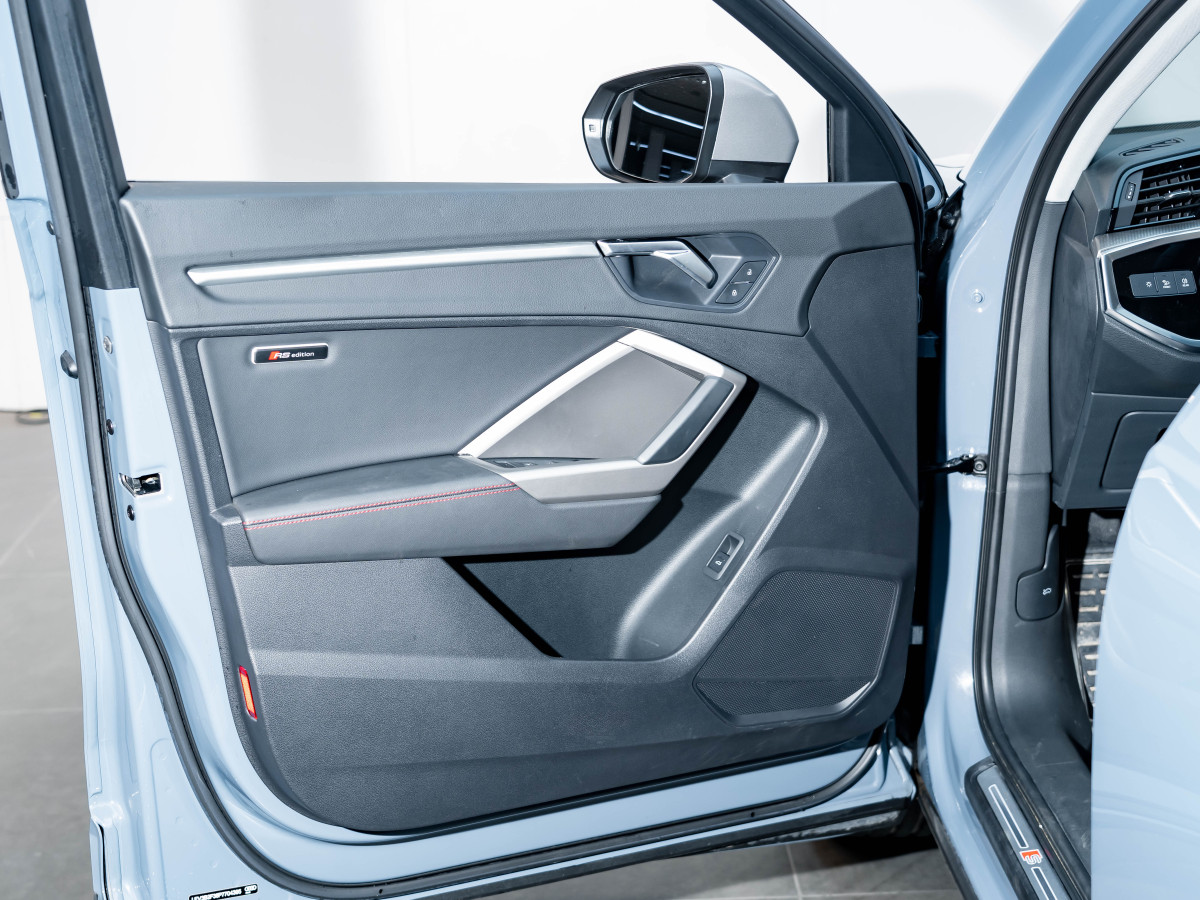 Audi Q3 2023 car image #18
