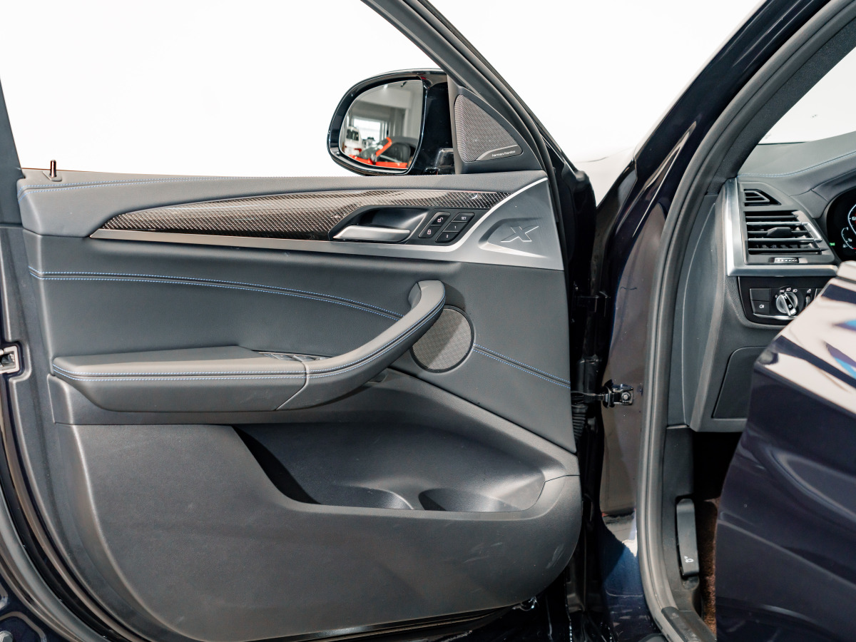 BMW X4 2023 immagine di auto #18