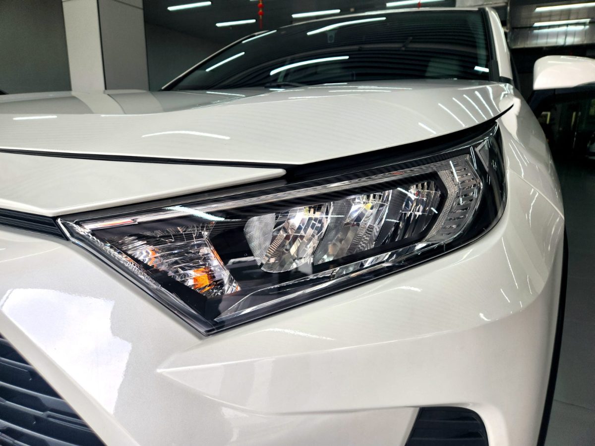 Toyota RAV4 2022 car image #18