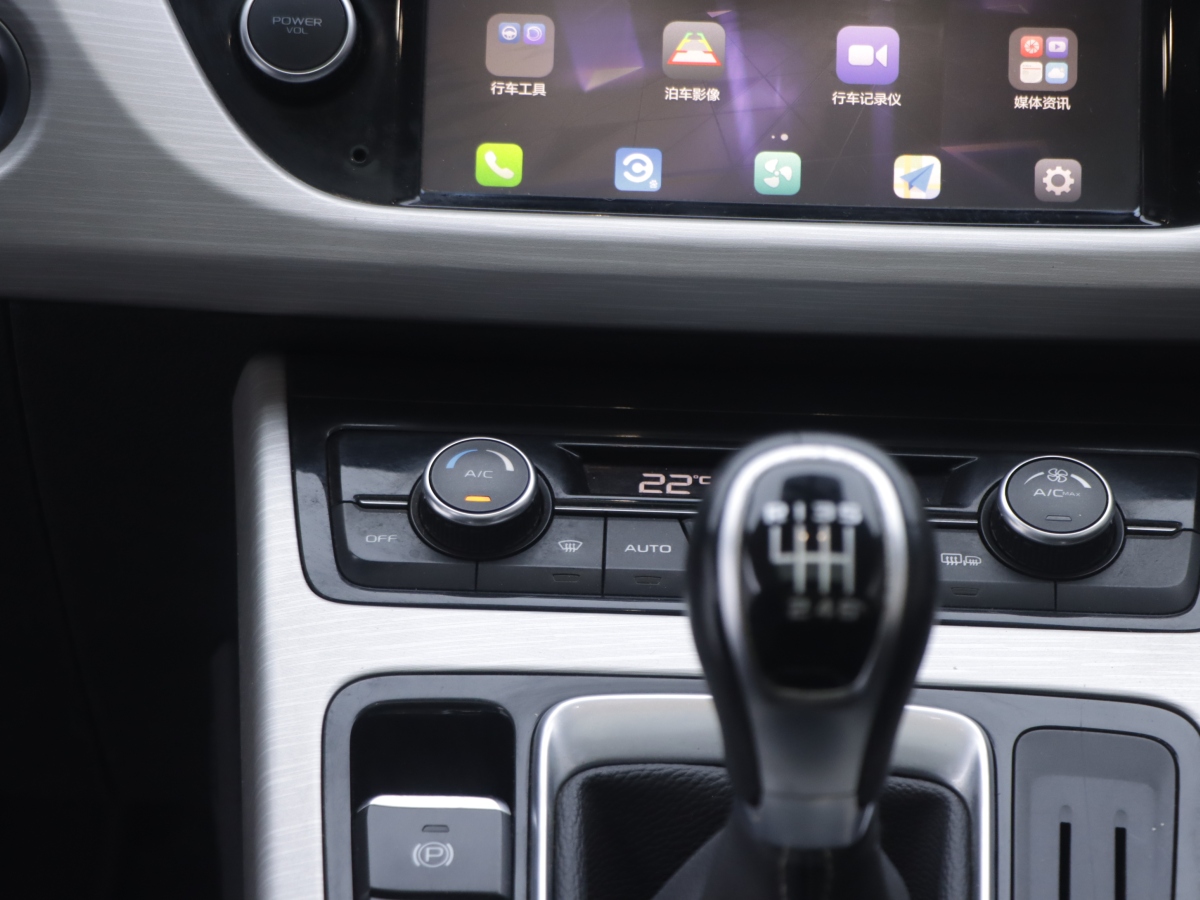 GEELY Boyue 2018 immagine di auto #18