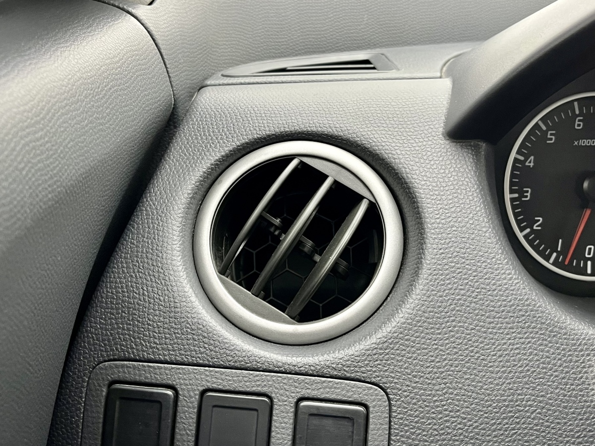 Suzuki Swift 2016 car image #18