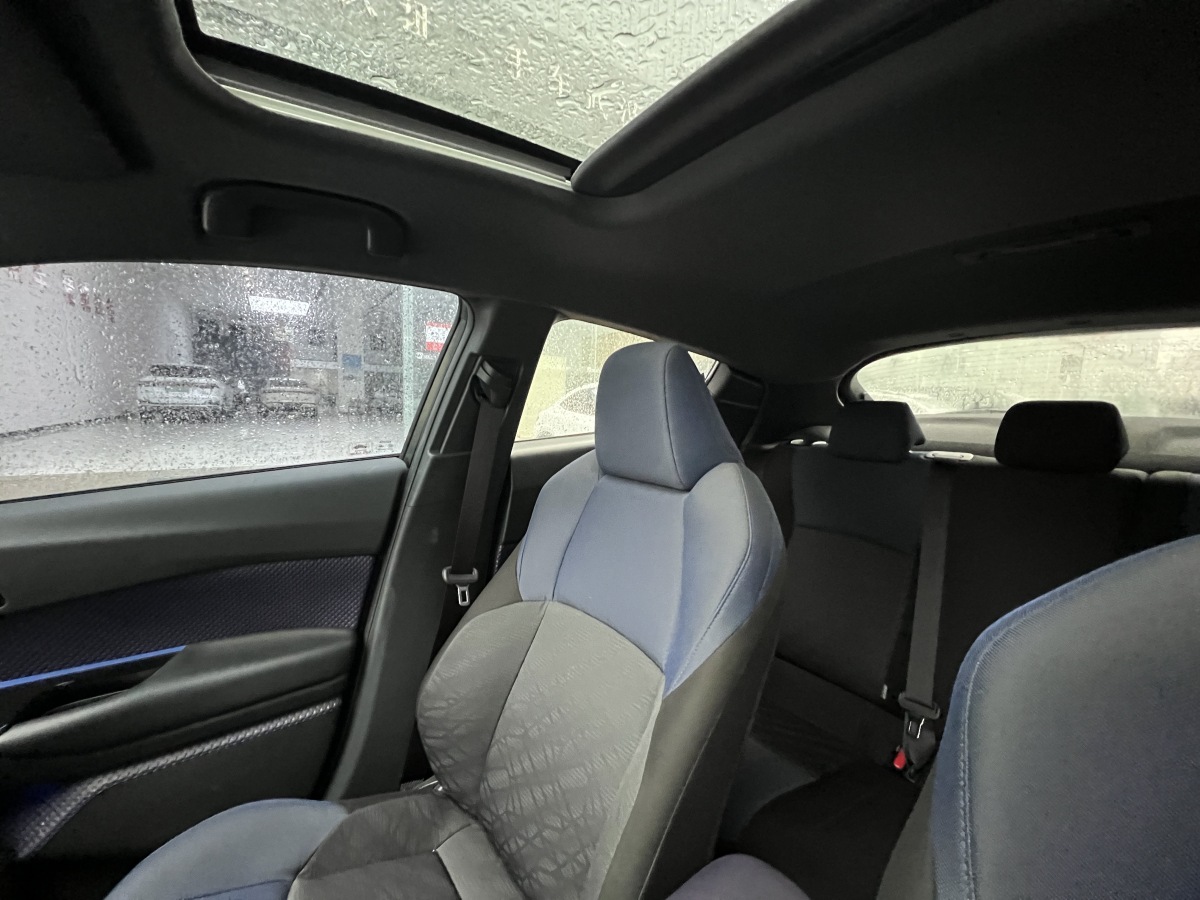 Toyota C-HR 2019 car image #18