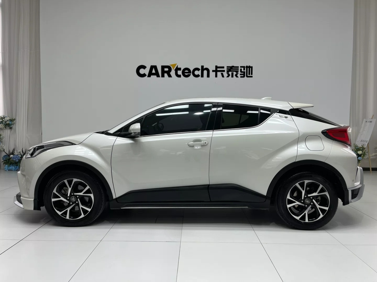 Toyota C-HR 2018 car image #18