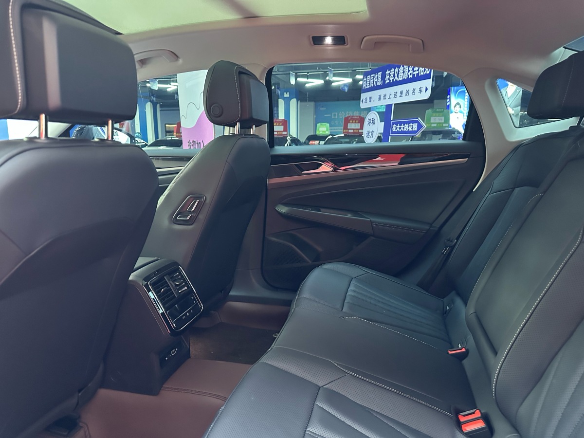 Volkswagen Passat 2026 صورة سيارة #18