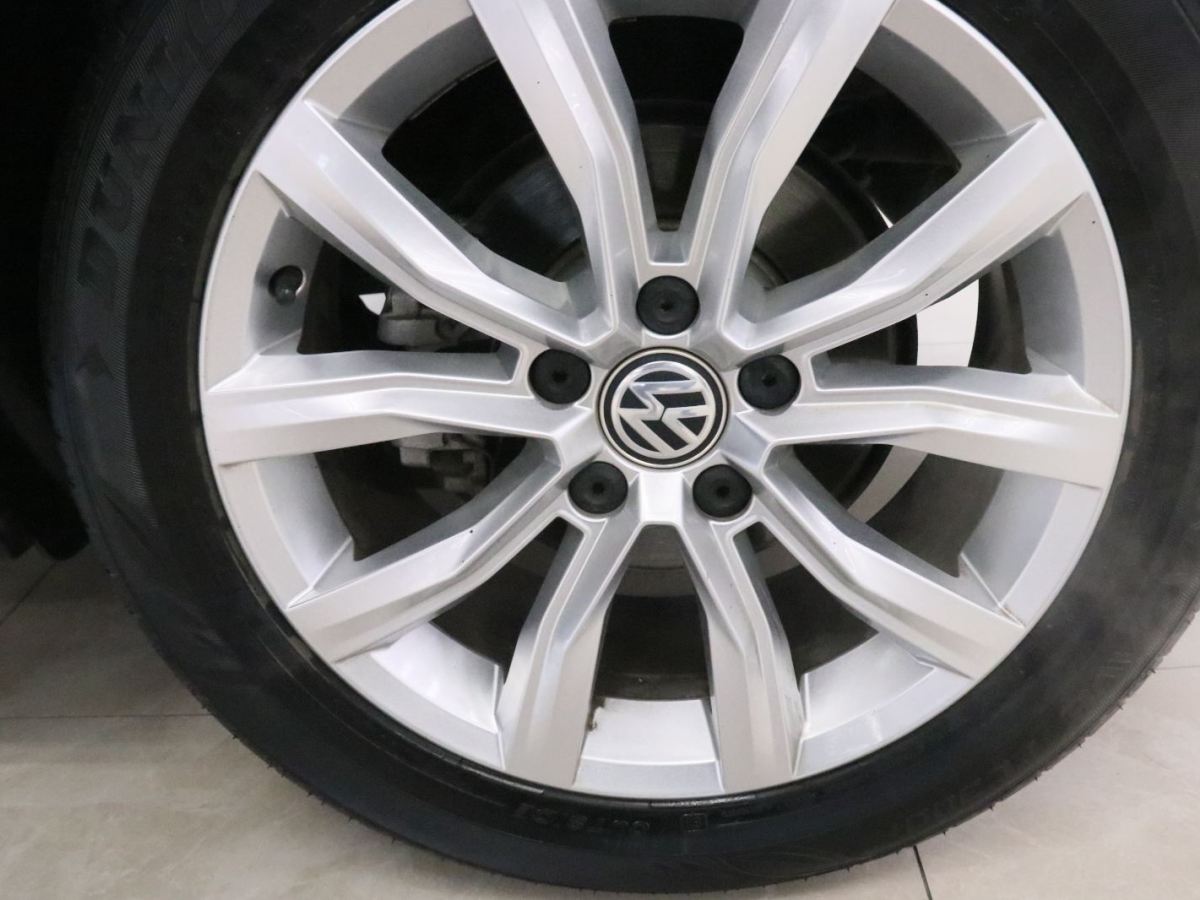 Volkswagen T-Roc 2019 car image #18