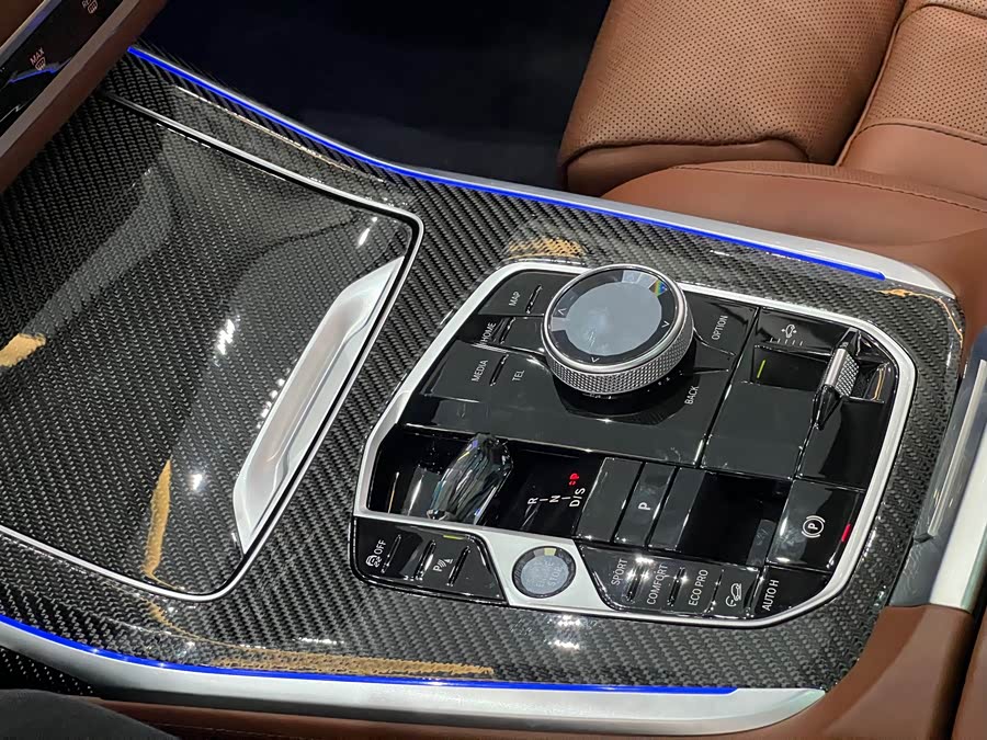 BMW X7 M60i 2023 #18 BMW X7 M60i 2023 car image #18