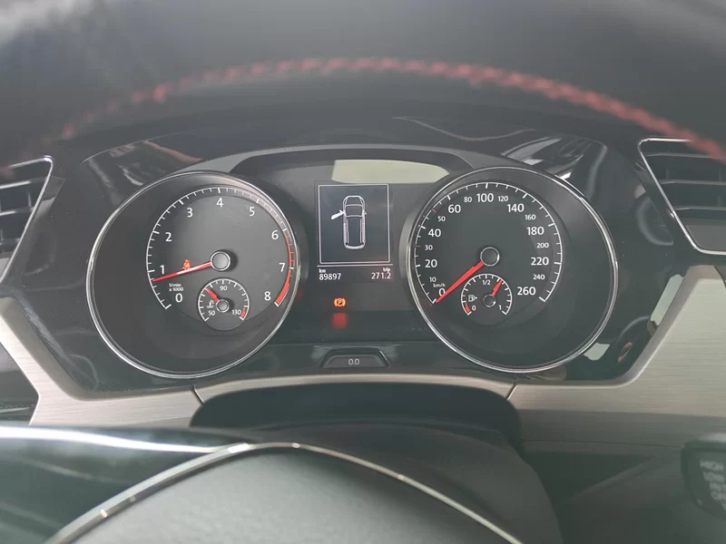 Volkswagen Touran 2018 car image #18