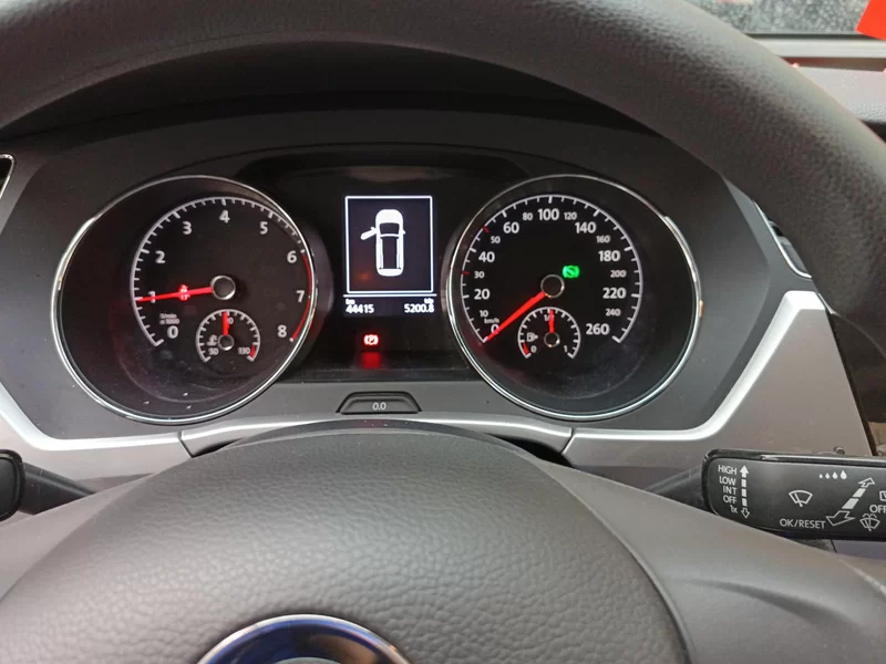 Volkswagen Touran 2018 car image #18