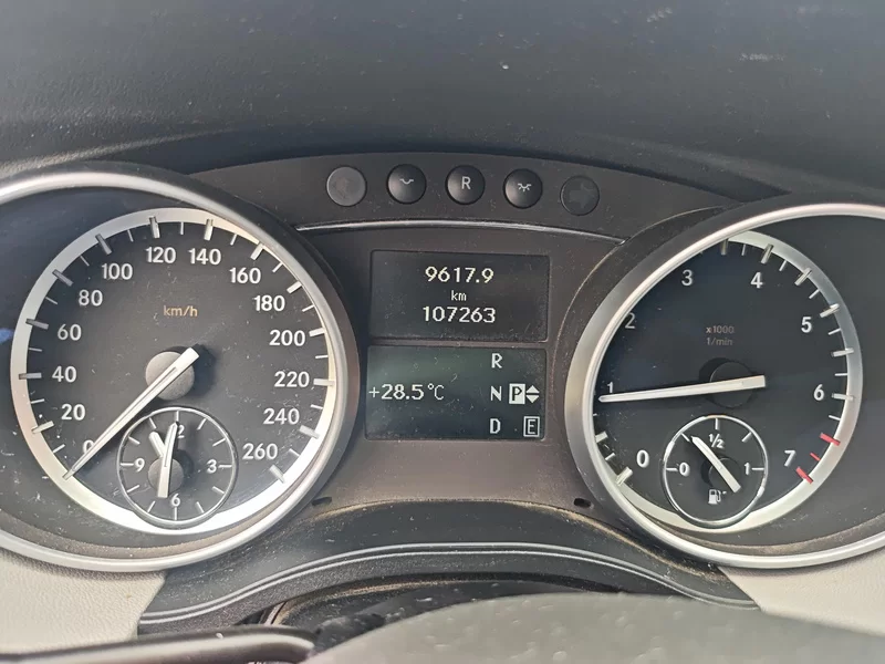 Mercedes-Benz R Class 2013 car image #18