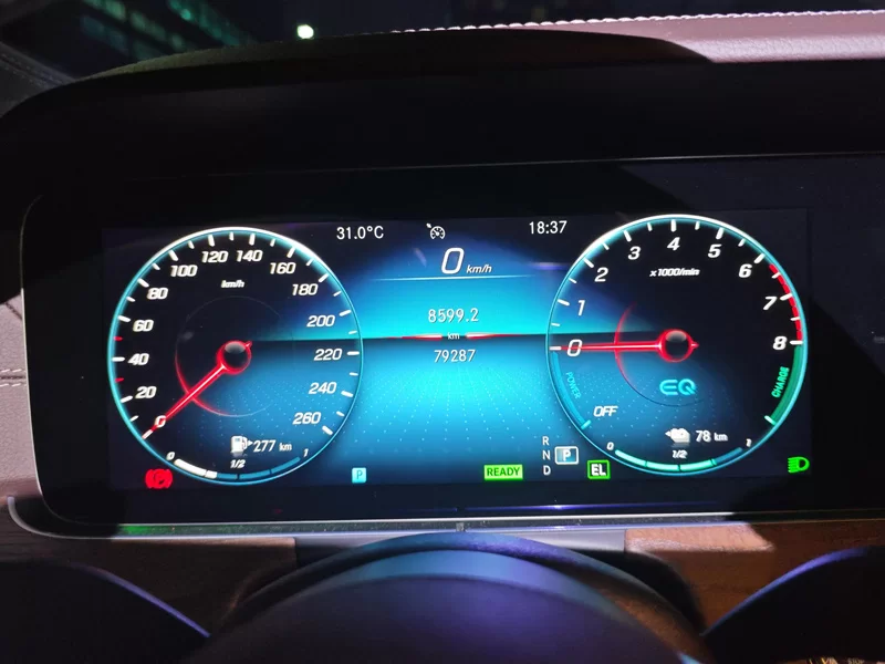 Mercedes-Benz E Class New Energy 2022 car image #18