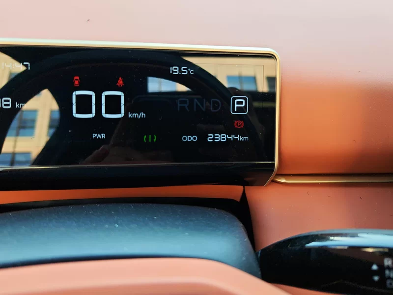 哪吒汽车 哪吒X 2023 汽车图片 #18