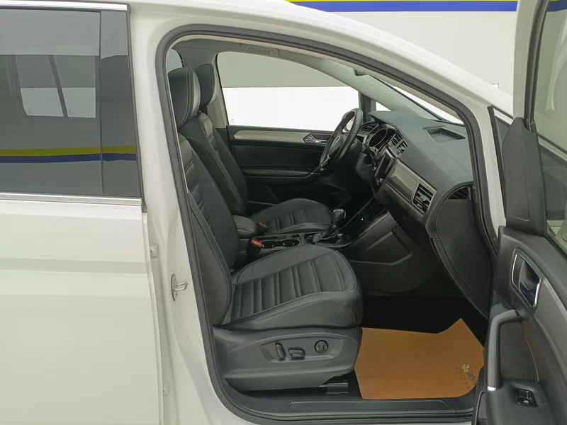 Volkswagen Touran 2021 immagine di auto #18