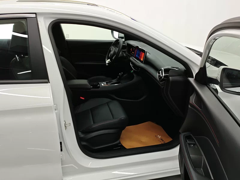 5 2025 car image #18