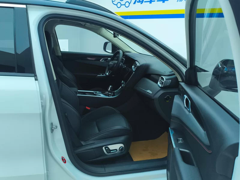 Lynk & Co 01 2018 #18 Lynk & Co 01 2018 car image #18