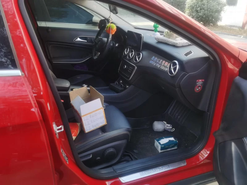 Mercedes-Benz GLA Class 2017 car image #18