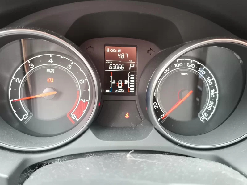 MG GT 2016 car image #18