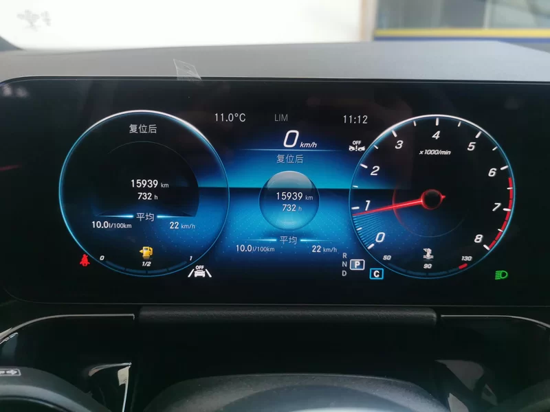 Mercedes-Benz GLA Class 2023 imagen de coche #18